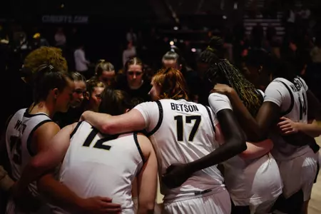 Team huddles vs UNC