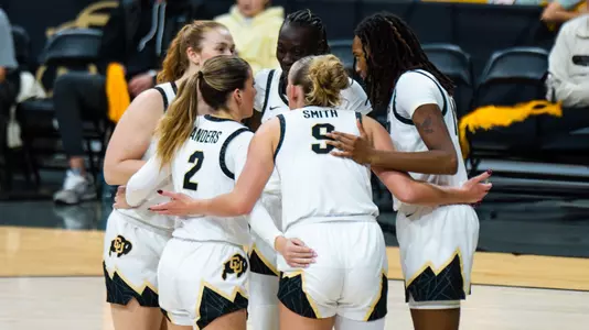 Team huddle vs Utah State