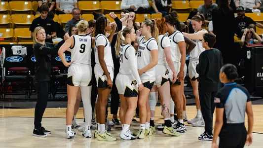 Colorado huddles vs Colorado Mines