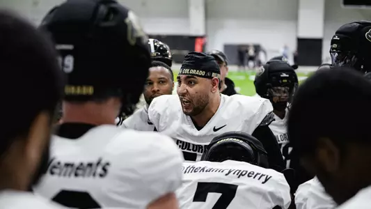 Yoyo speaking to offensive line
