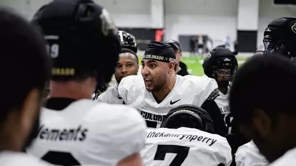Yoyo speaking to offensive line