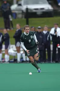 Field Hockey Holds Off Brown for 2-1 Victory
