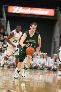 Shot at Buzzer Falls Short as Men Drop Ivy Opener to Harvard