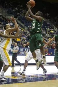 Sloppy First Half Leads to Men's Defeat at Yale, 74-62