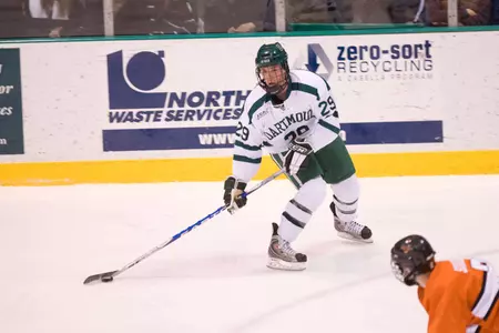 Big Green Powers Past Quinnipiac in Men's Hockey Action