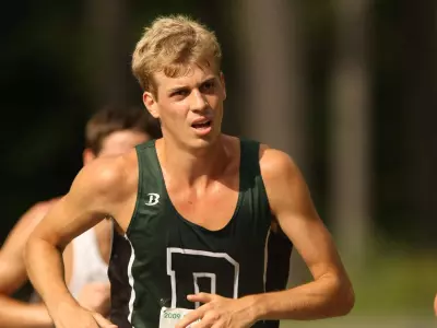 Men Run to Victory to Start the 2010 Season