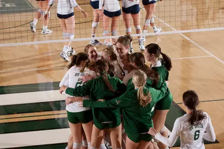 Volleyball Suffers Loss to UConn in Season Opener
