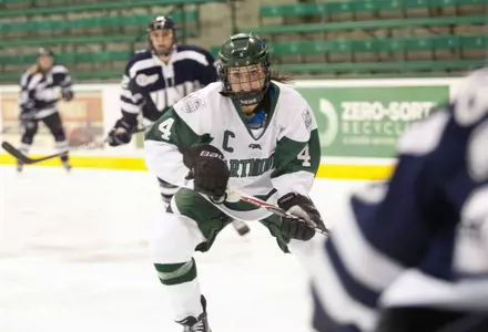 Women's Hockey Falls to UNH in Overtime, 5-4