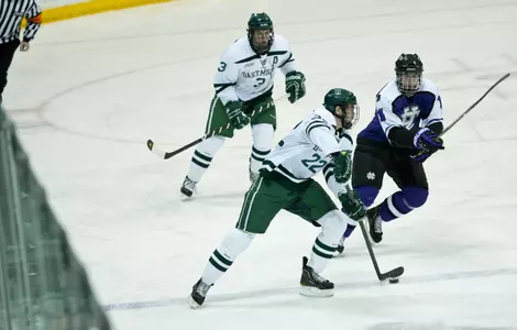 Men's Hockey Bests Holy Cross For 1,000th Win in Program History
