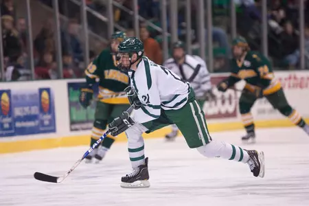 Two Late Goals Lift Men's Hockey to 5-4 Win Over Quinnipiac
