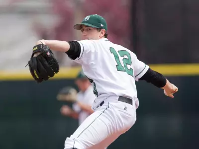 Hendricks Fans 15 in Third Straight Win for the Green