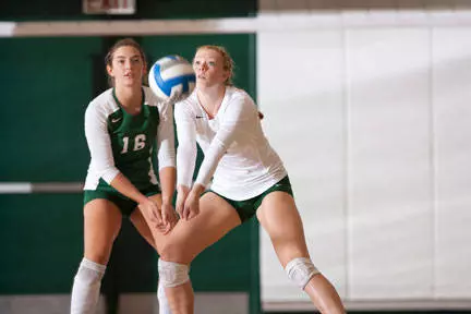 Women's Volleyball Wins Five-Set Thriller at Harvard, 3-2