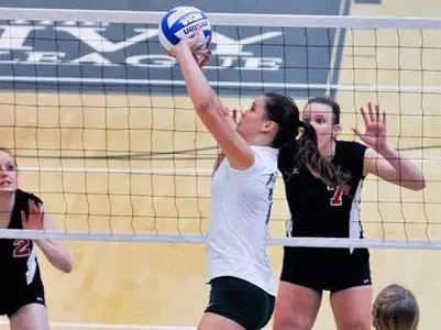 Volleyball Loses in Five Sets at Columbia