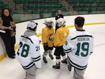 Men's Hockey Hosts Annual Skate With the Big Green