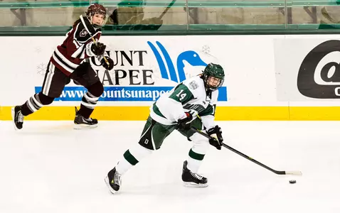 Women's Hockey Drops Season Opener at Boston College
