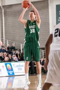 Maldunas Drops 25 Points in Season-Opening Win Over Maine