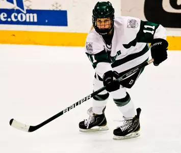 Women's Hockey Edges Yale, 5-4 in Overtime