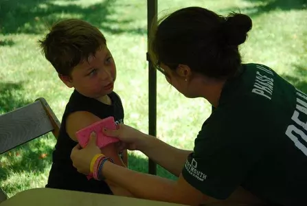 Big Green Athletes Volunteer at David's House