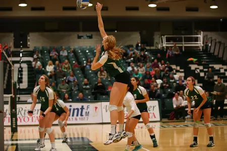 Volleyball Defeats Middle Tennessee in Five Sets