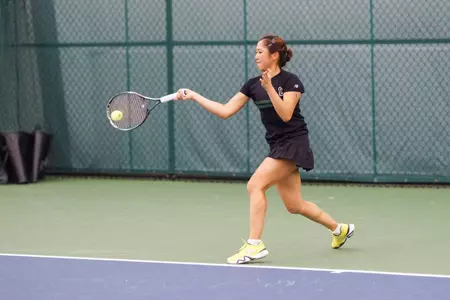 Women Fall to #27 Houston, 4-3, at the Boss Tennis Center