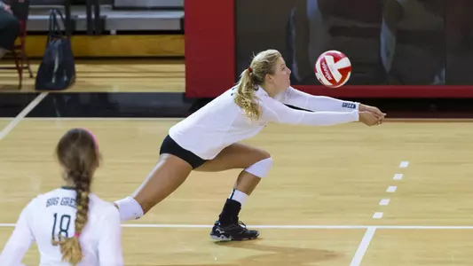Volleyball Opens Ivy League Action with Win over Harvard