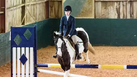 Equestrian Takes Third at Vermont