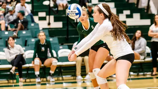 Volleyball Defeats EIU, Falls to Oakland by Scores of 3-1