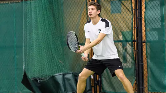 Big Green Win Eight Singles Matches on First Day of Invite