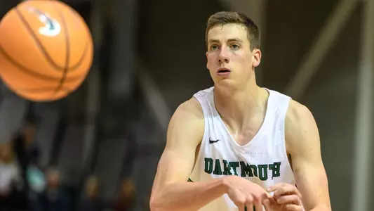 UIC Pulls Away Late to Defeat the Big Green