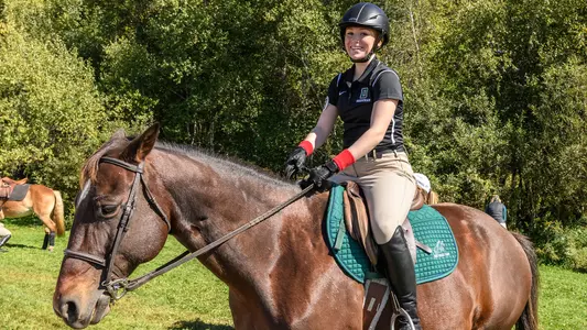 Teaghan Callaway riding a horse at dartmouth invite