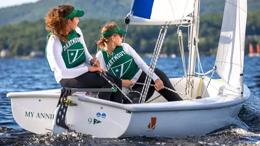Carlota Hopkins Guerra and Emma Barska sailing action
