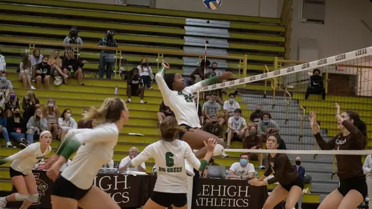 Bom Ogunlari women's volleyball action at Lehigh