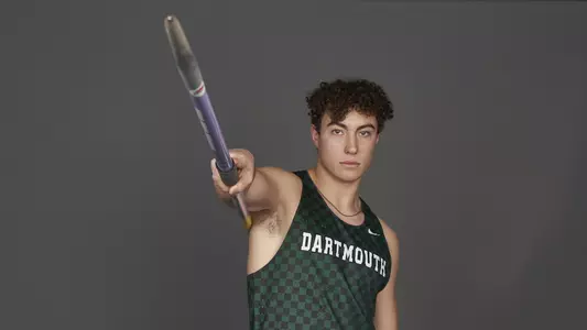 Derek Elsholz men's track posed action