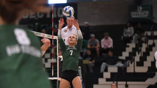 Karen Murphy volleyball action versus Penn