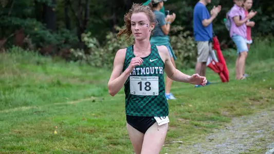 Julia Pye running in the Maribel Sanchez Souther Invite