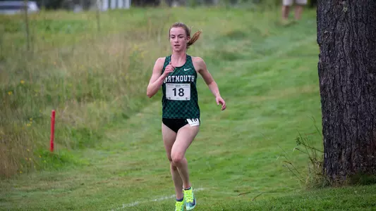 Julia Pye running in the Maribel Sanchez Souther Invite