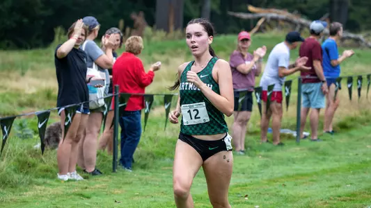 Nicole Lipieta running in the Maribel Sanchez Souther Invite