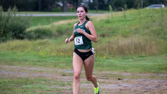 Nicole Lipieta running in the Maribel Sanchez Souther Invite