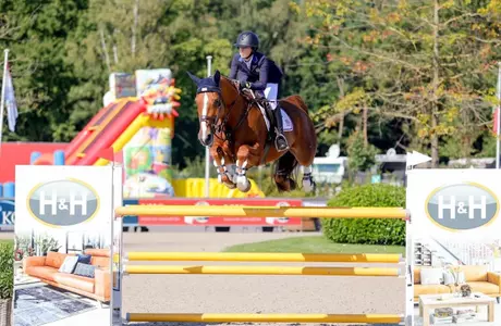 Elise Stephens Competing a jump