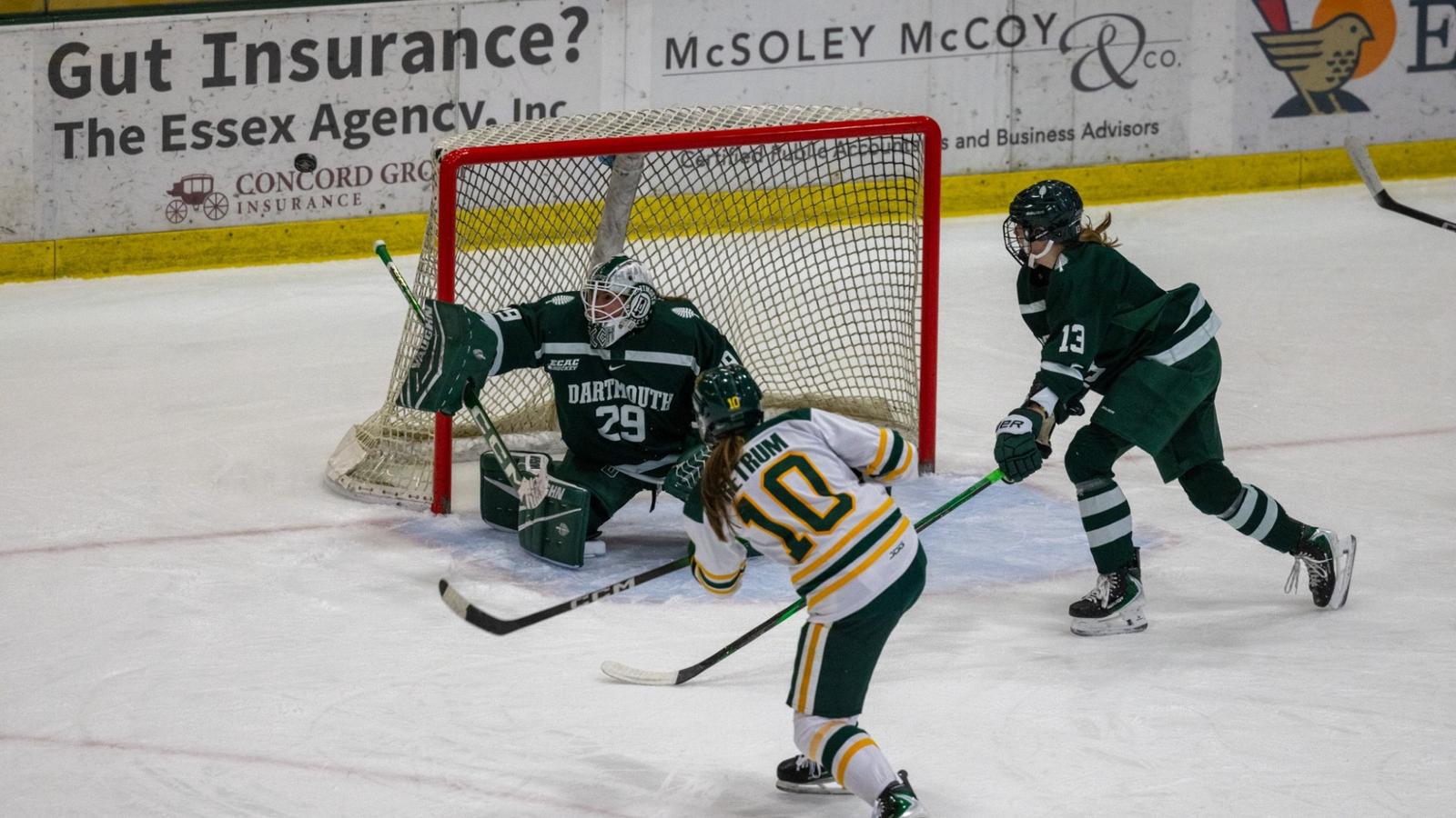 Women’s Hockey Pushes Late, Falls to Vermont Women’s Hockey Pushes Late, Falls to Vermont