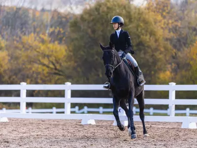 Camilla Jerng rides at home