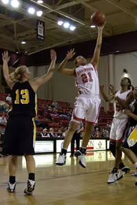 Defense and Hot Second-Half Shooting Carries Wildcats in 67-39 Win Image