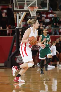 W. Basketball Takes Six-Game Win Streak to State of Washington Image