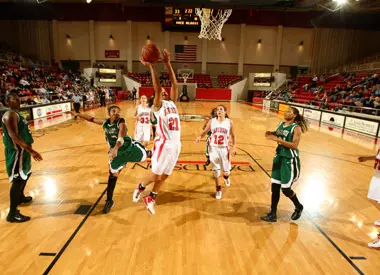 W. Basketball Falls 80-57 to Western Carolina, Five-Game Win Streak Halted Image