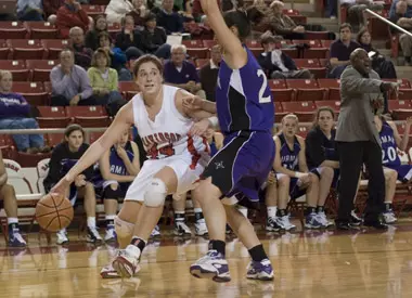 Another Double-Double For Robinson, Wildcats Score Fifth Straight Win Image