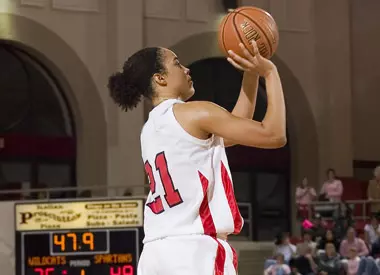 10th Double-double by Robinson, Big 2nd Half Push 'Cats to 76-50 Win Image