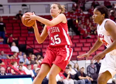 W. Basketball Opens 2008-09 Season With 75-48 Exhibition Win Image