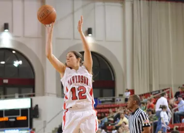 71-55 Win Over CofC Gives 'Cats No. 3 Seed on Senior Day Image