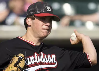 Ninth-Inning Rally Lifts Furman over Davidson Image