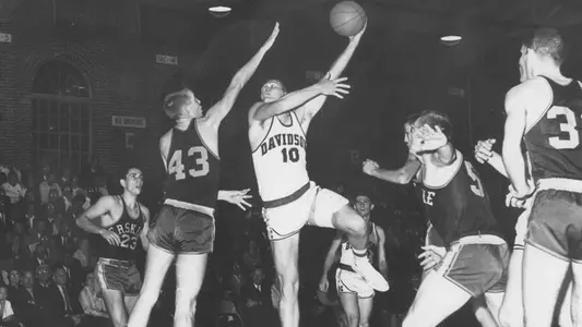Former Men’s Basketball Standout Passes Away Image